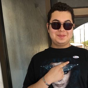 Meet your Posher, Victor